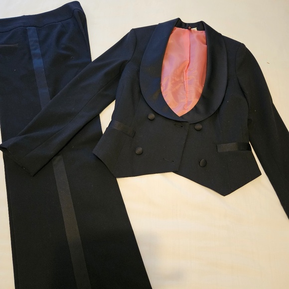 Stylish tuxedo - Picture 1 of 1